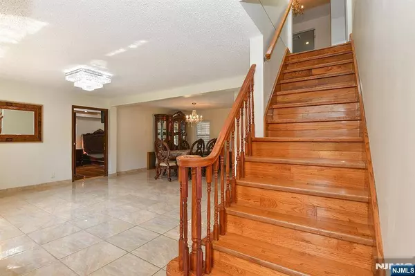 156 Linden AVE, Dumont, NJ 07628