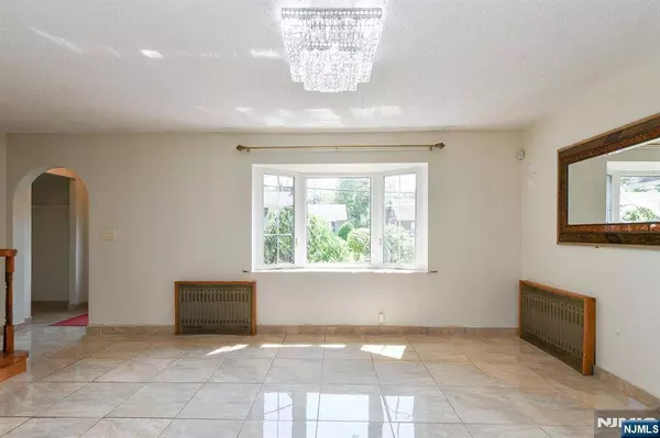 156 Linden AVE, Dumont, NJ 07628