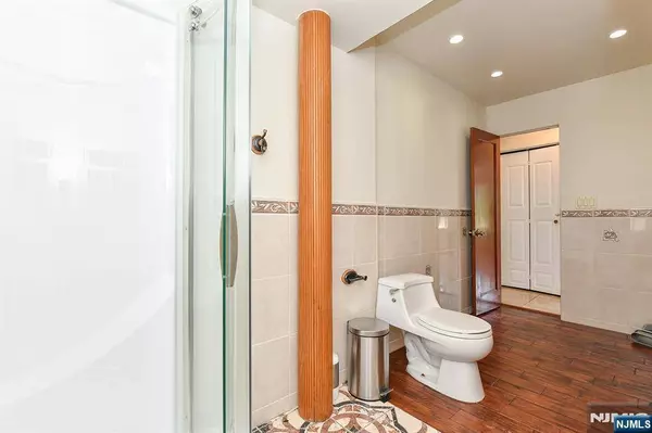 156 Linden AVE, Dumont, NJ 07628