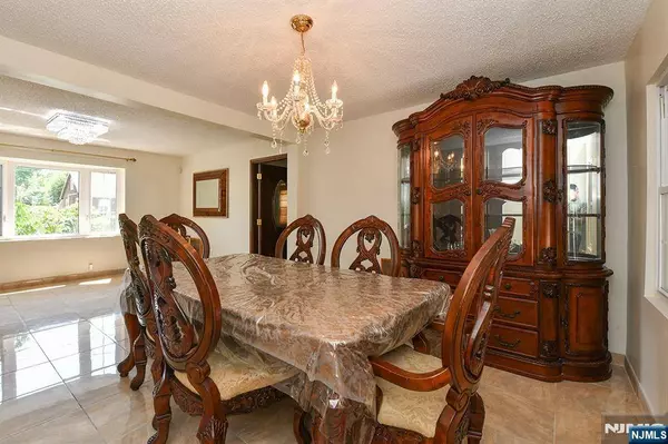 156 Linden AVE, Dumont, NJ 07628