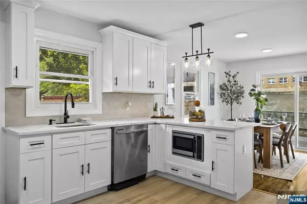 208 Reynolds ST, Orange, NJ 07050