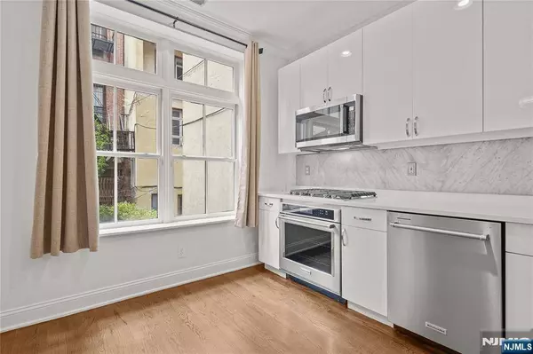 104 York ST #2A, Jersey City, NJ 07302