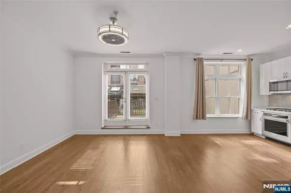 104 York ST #2A, Jersey City, NJ 07302