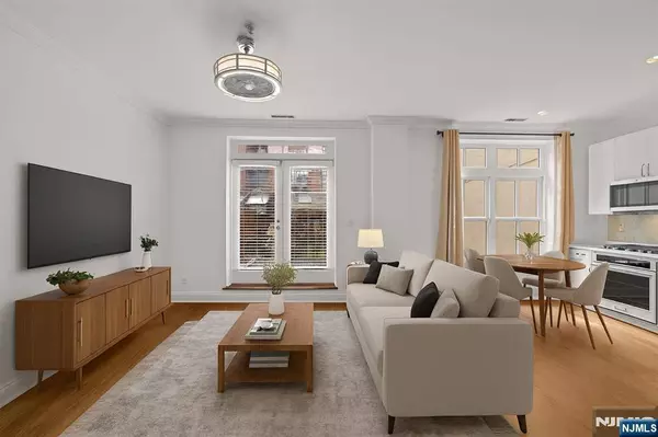 104 York ST #2A, Jersey City, NJ 07302