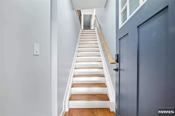 8 Essex ST, Nutley, NJ 07110