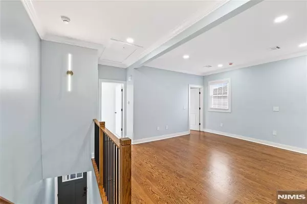 8 Essex ST, Nutley, NJ 07110