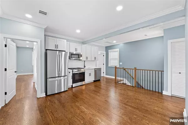 8 Essex ST, Nutley, NJ 07110