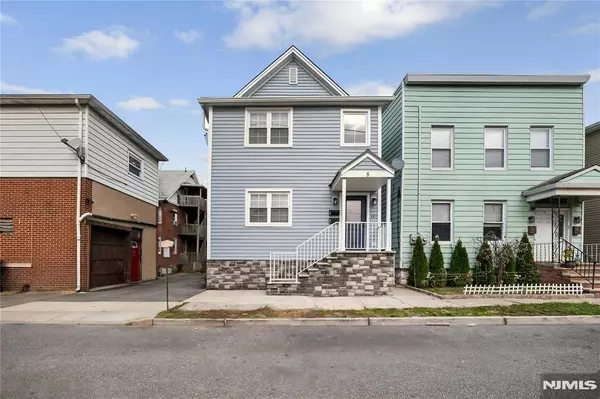 8 Essex ST, Nutley, NJ 07110