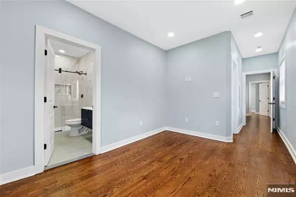 8 Essex ST, Nutley, NJ 07110