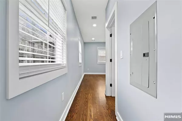 8 Essex ST, Nutley, NJ 07110