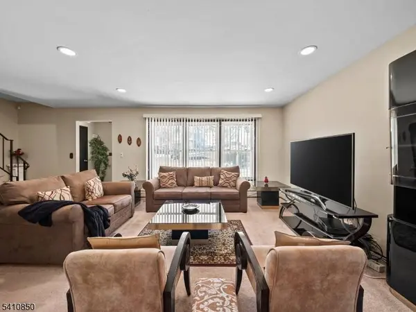 5 Woodland Rd, Bloomfield Twp., NJ 07003