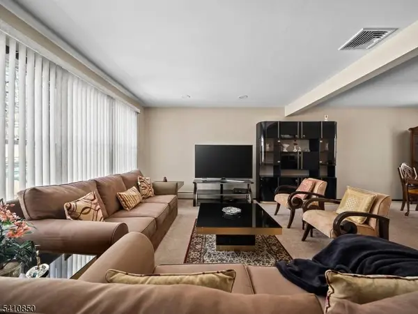 5 Woodland Rd, Bloomfield Twp., NJ 07003