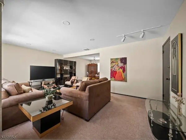 5 Woodland Rd, Bloomfield Twp., NJ 07003