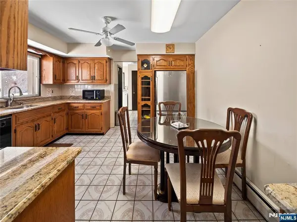 5 Woodland RD, Bloomfield, NJ 07003