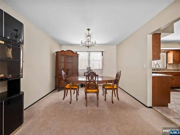 5 Woodland RD, Bloomfield, NJ 07003