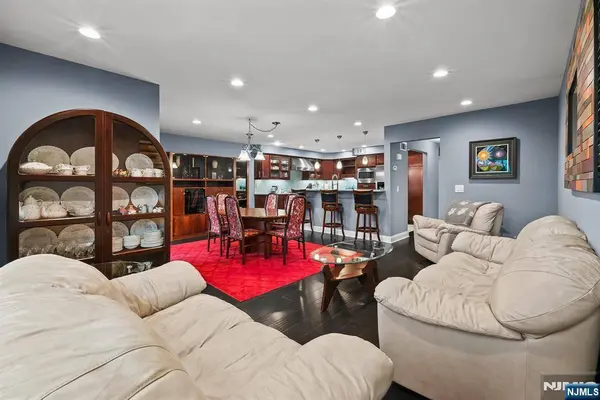 15 Littlewood CT, Wayne, NJ 07470