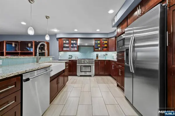 15 Littlewood CT, Wayne, NJ 07470