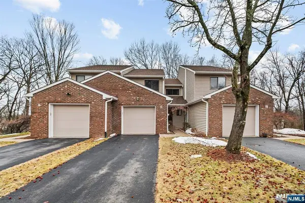 15 Littlewood CT, Wayne, NJ 07470