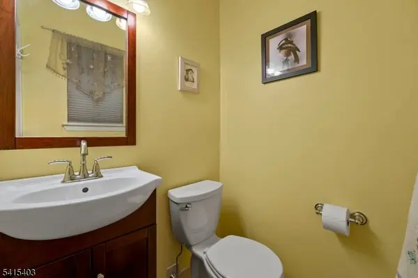 15 Littlewood Ct, Wayne Twp., NJ 07470