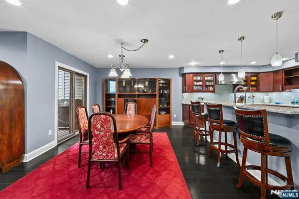 15 Littlewood CT, Wayne, NJ 07470