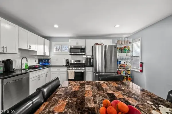 724 Walnut St, Linden City, NJ 07036