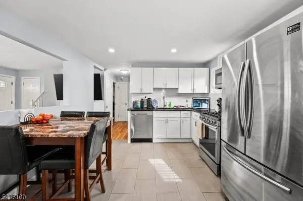 724 Walnut St, Linden City, NJ 07036