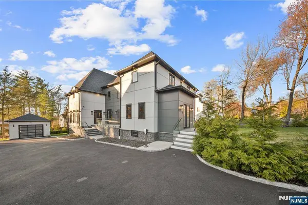 59 Edgewood AVE, West Orange, NJ 07052