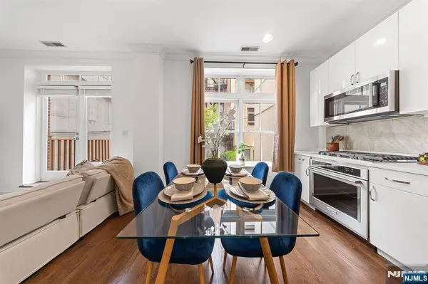 104 York ST #2B, Jersey City, NJ 07302