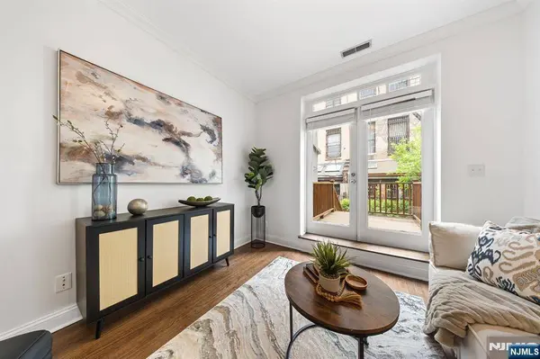 104 York ST #2B, Jersey City, NJ 07302