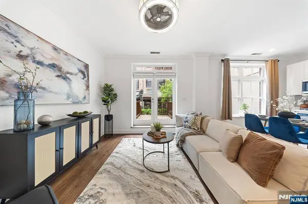 104 York ST #2B, Jersey City, NJ 07302