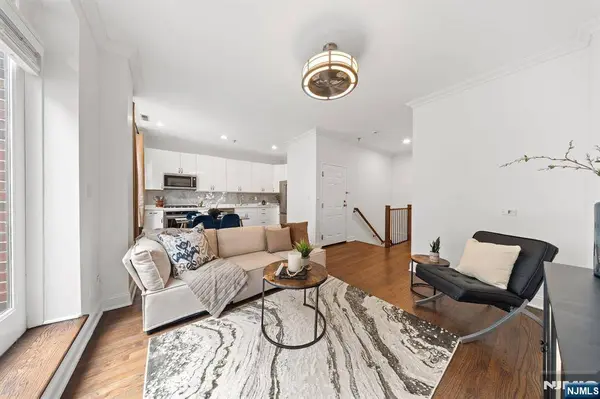 104 York ST #2B, Jersey City, NJ 07302