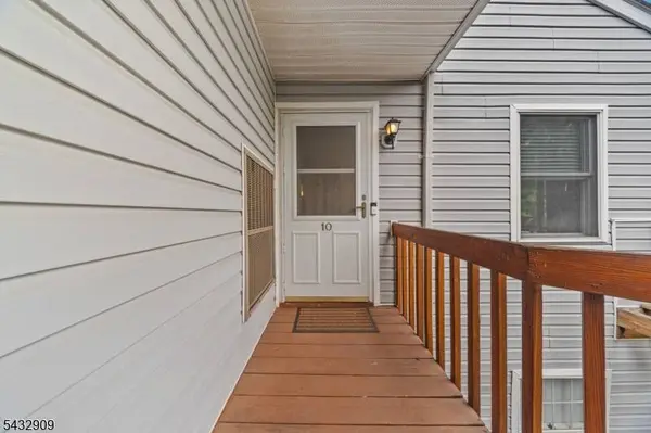 10 Stonyridge Dr, Lincoln Park Boro, NJ 07035