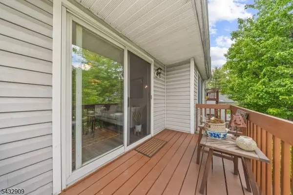 10 Stonyridge Dr, Lincoln Park Boro, NJ 07035