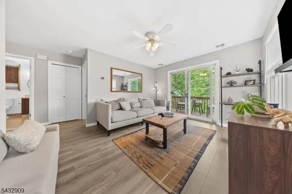 10 Stonyridge Dr, Lincoln Park Boro, NJ 07035