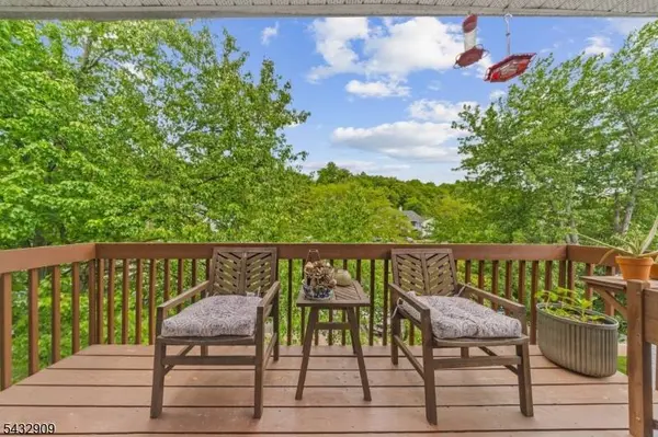 10 Stonyridge Dr, Lincoln Park Boro, NJ 07035