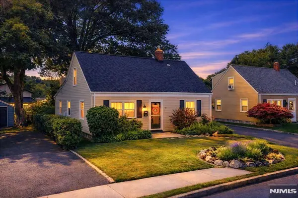 72 Robertson AVE, Hawthorne, NJ 07506