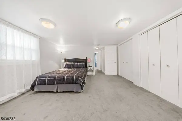 72 Robertson Ave, Hawthorne Boro, NJ 07506