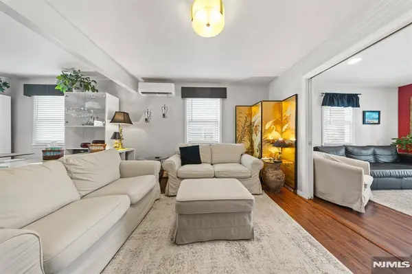 72 Robertson AVE, Hawthorne, NJ 07506