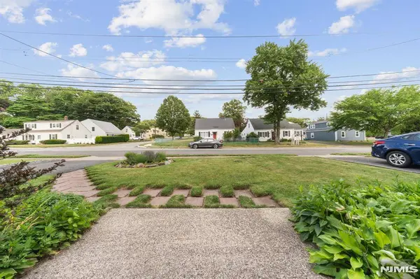 72 Robertson AVE, Hawthorne, NJ 07506
