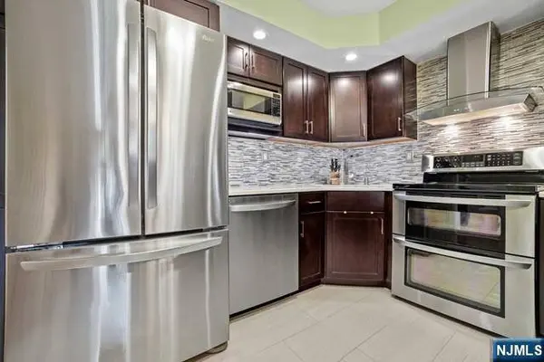 605 River Renaissance, East Rutherford, NJ 07073