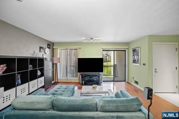 605 River Renaissance, East Rutherford, NJ 07073