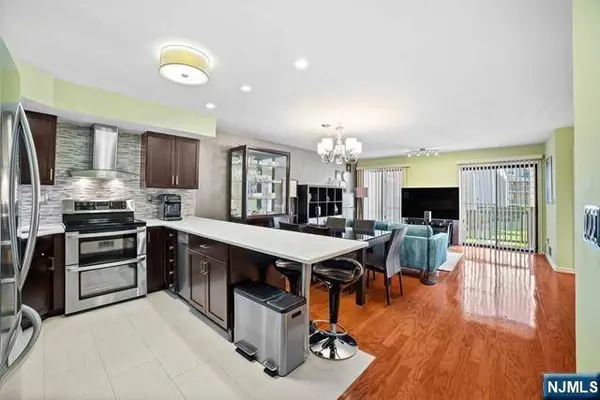 605 River Renaissance, East Rutherford, NJ 07073