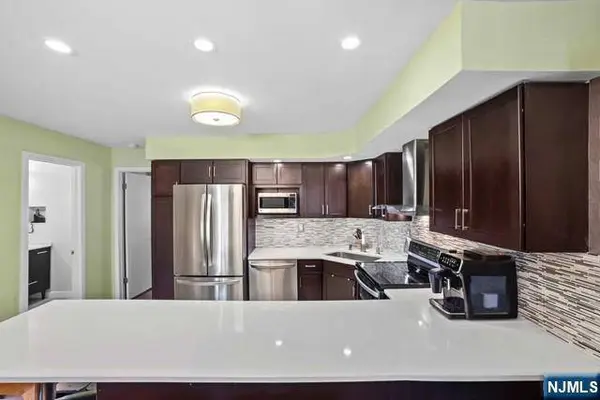 605 River Renaissance, East Rutherford, NJ 07073