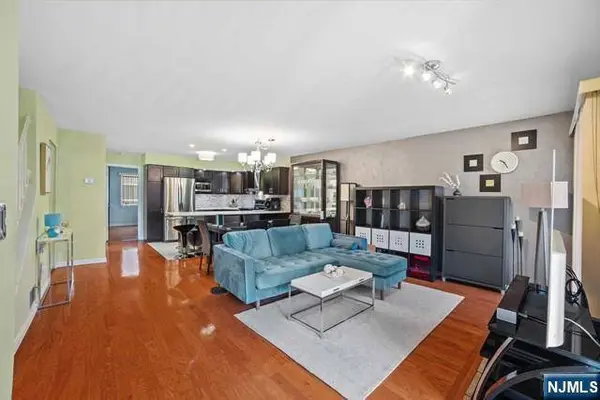 605 River Renaissance, East Rutherford, NJ 07073