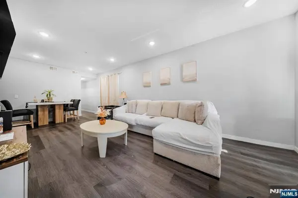 31 12th AVE, Paterson, NJ 07501