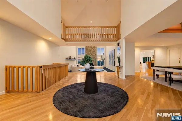 5 Jennie CT, Cedar Grove, NJ 07009