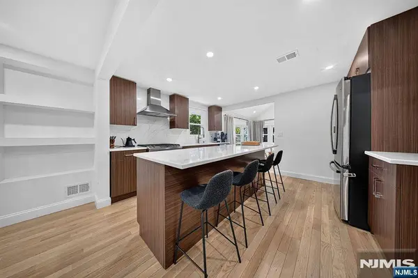 10 Sunnyside RD, West Orange, NJ 07052