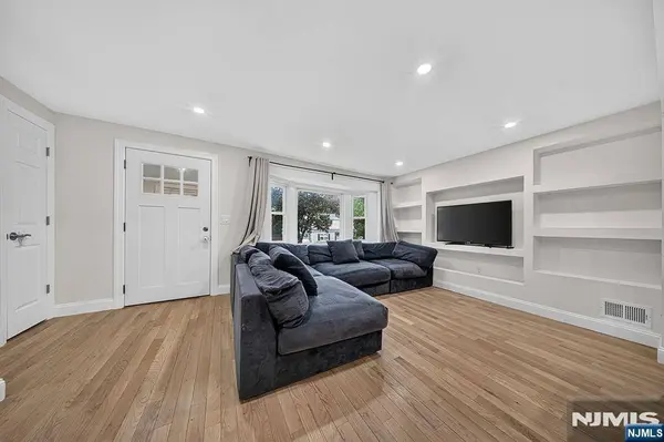 10 Sunnyside RD, West Orange, NJ 07052