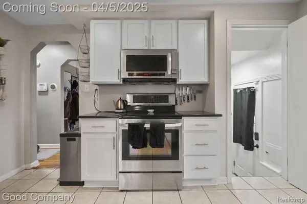 2915 N ALTADENA Avenue, Royal Oak, MI 48073