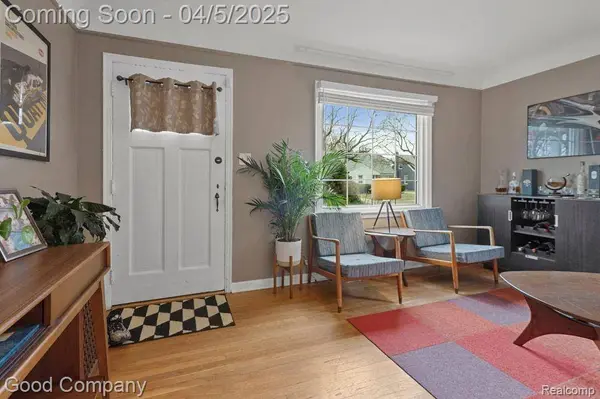 2915 N ALTADENA Avenue, Royal Oak, MI 48073